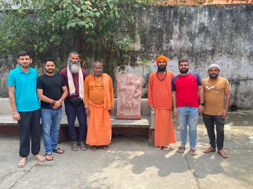 sanyasi and kearnath yogi at rishikesh-hanuman idol